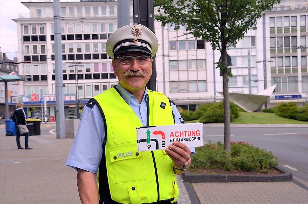 Achtung beim Abbiegen - 5
