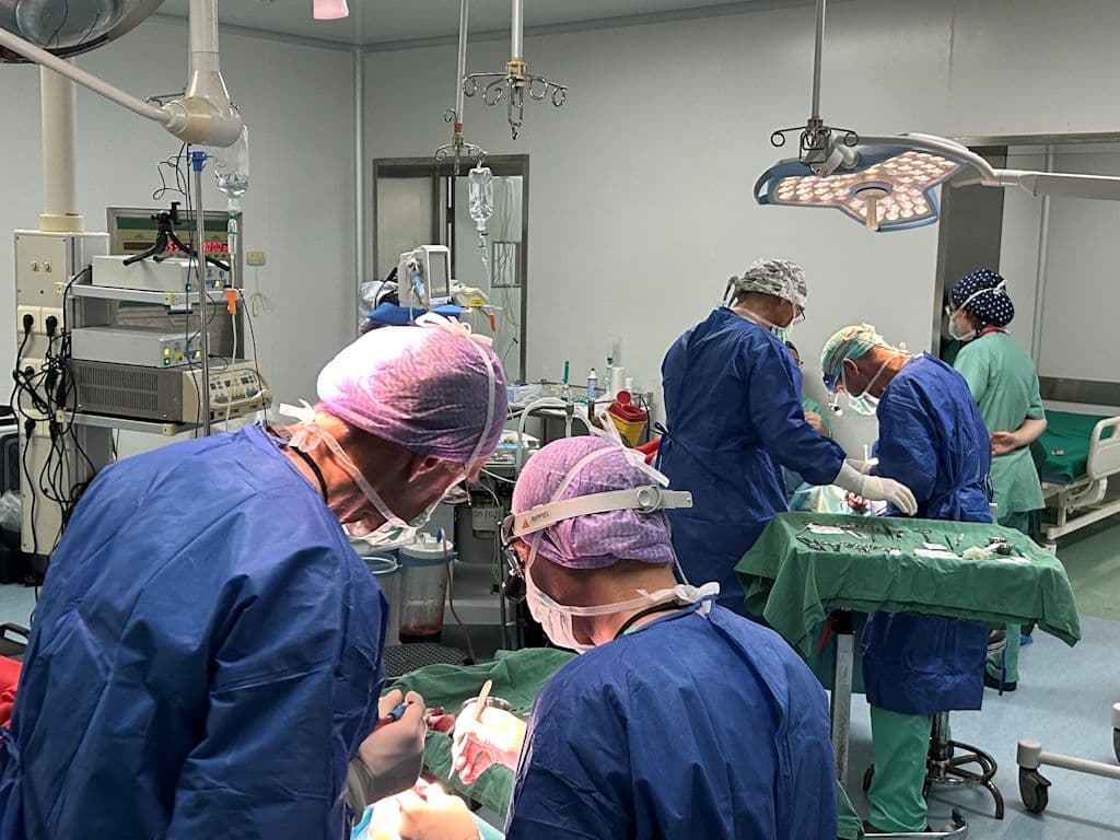 angola-klinikum-pro-interplast-stehn-wildfeuer (7)