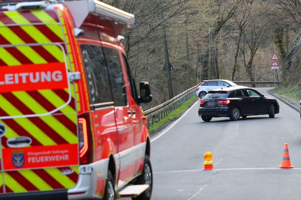 Tonnenschwerer Erdrutsch in Solingen sorgt für Lebensgefahr