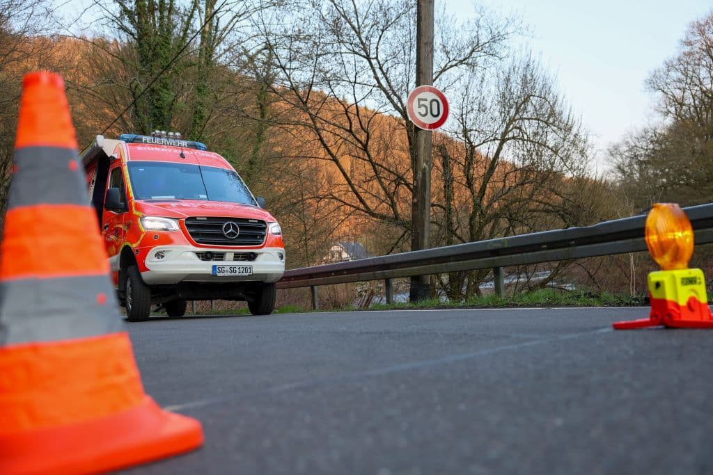 Tonnenschwerer Erdrutsch in Solingen sorgt für Lebensgefahr