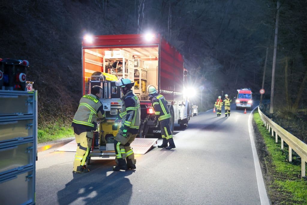 Tonnenschwerer Erdrutsch in Solingen sorgt für Lebensgefahr