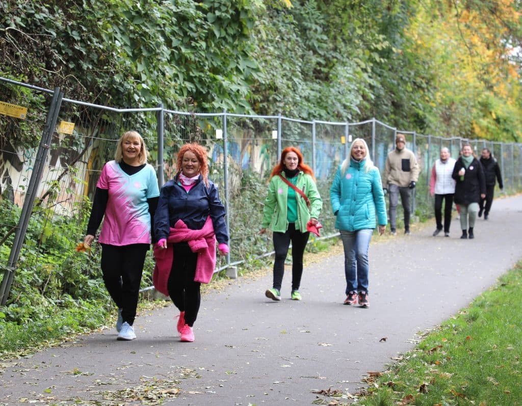 brustkrebs-lauf-suedpark-helfende-schirme (10)