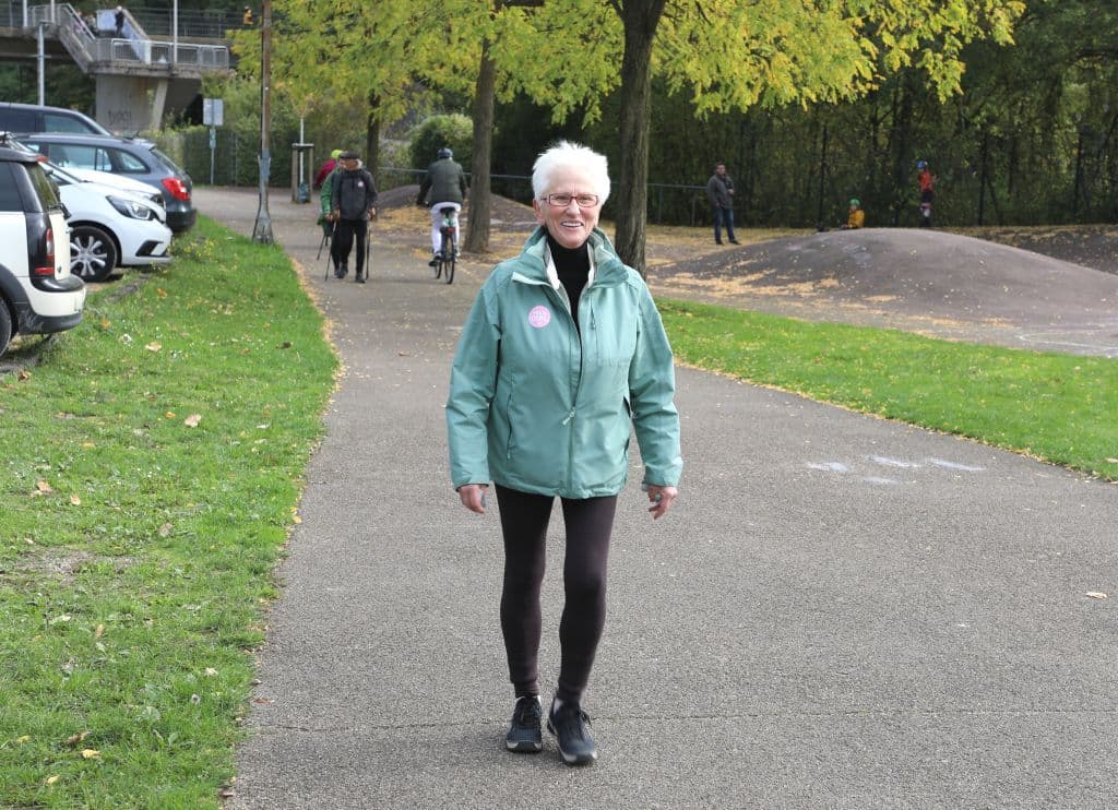 brustkrebs-lauf-suedpark-helfende-schirme (11)