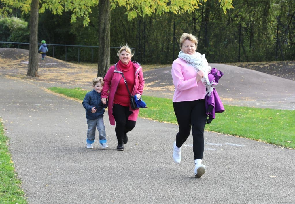 brustkrebs-lauf-suedpark-helfende-schirme (14)