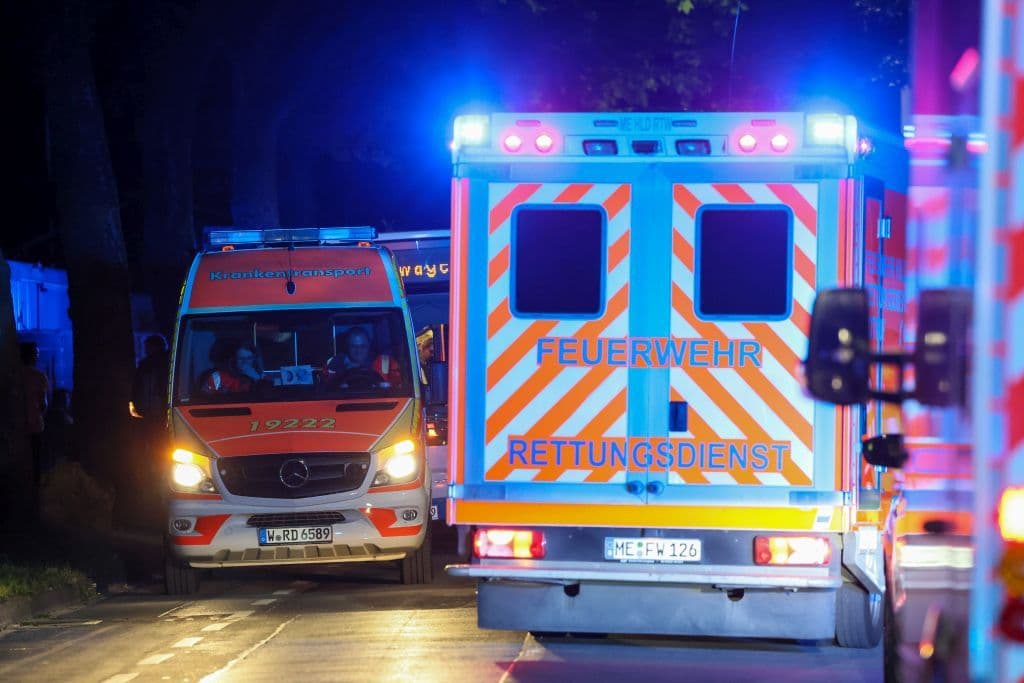 Dramatischer Gebäudebrand in Solingen - Feuerwehr rettete eine Vielzahl von Menschen aus Brandhaus