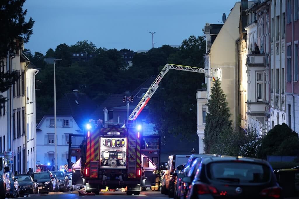 feuerwehr-brand-cronenbergwer-strasse (10)