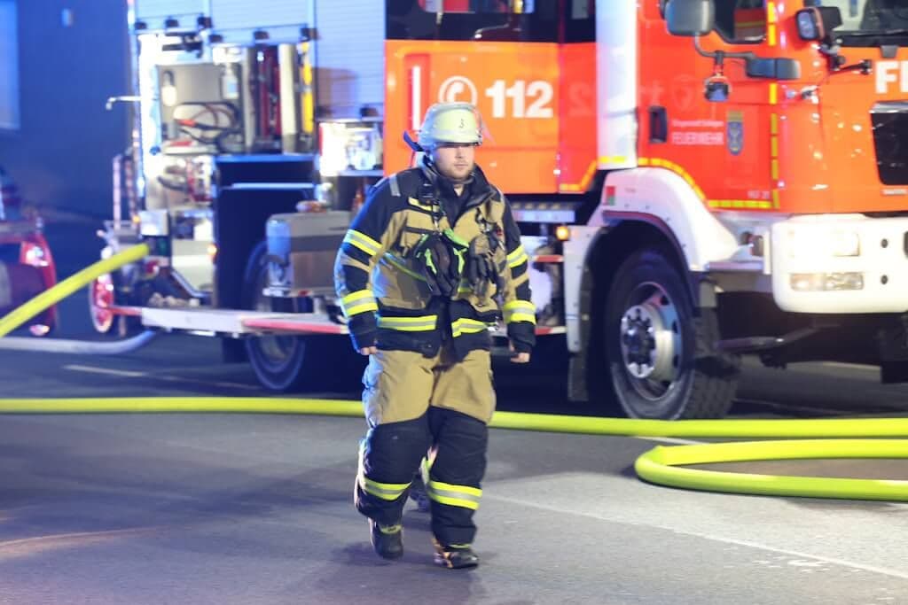 feuerwehr-brand-cronenbergwer-strasse (11)