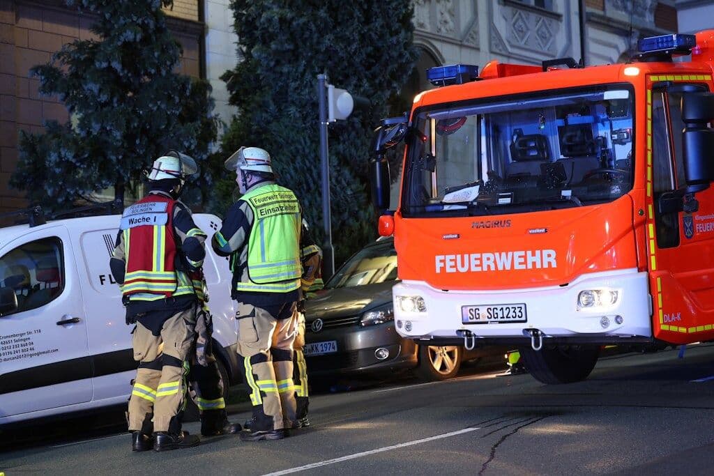 feuerwehr-brand-cronenbergwer-strasse (3)