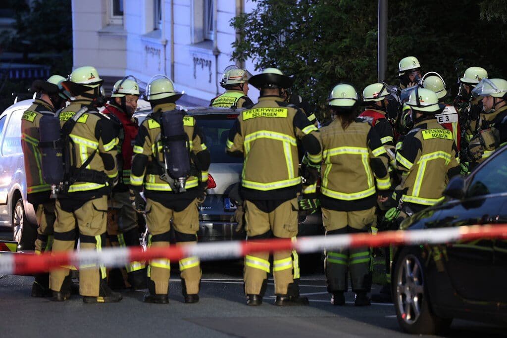 feuerwehr-brand-cronenbergwer-strasse (6)