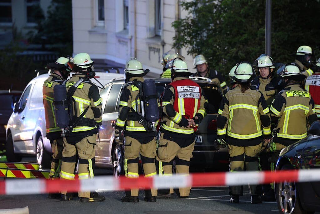feuerwehr-brand-cronenbergwer-strasse (7)