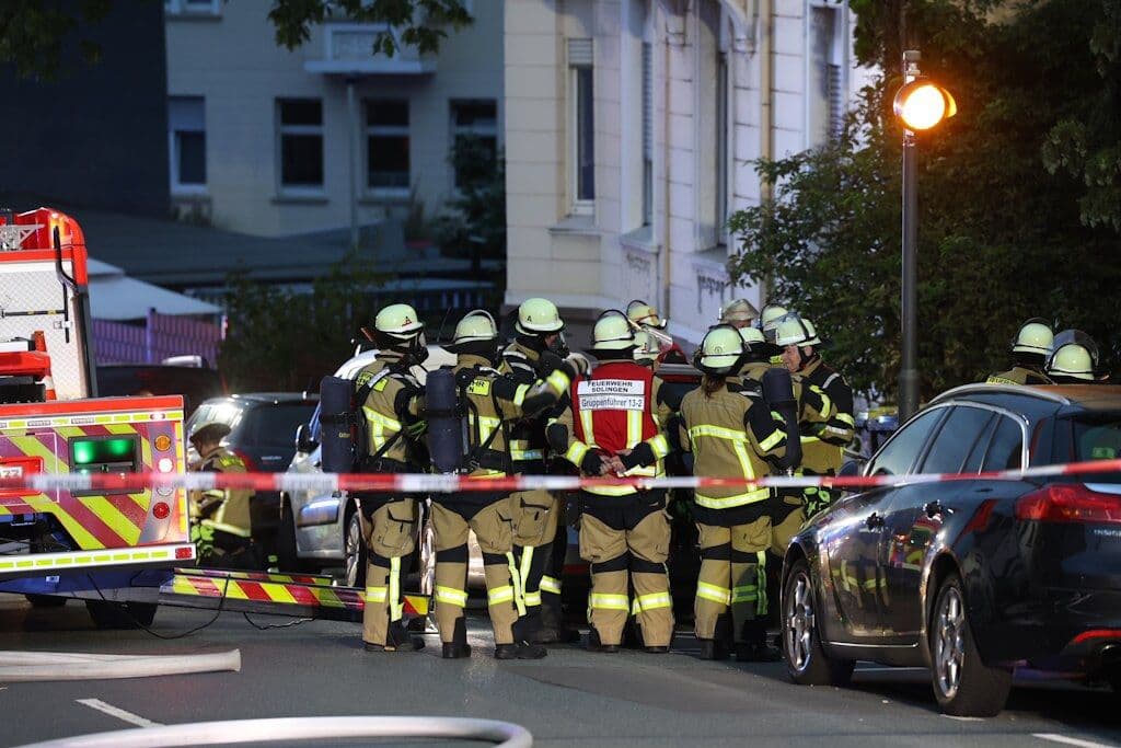 feuerwehr-brand-cronenbergwer-strasse (8)