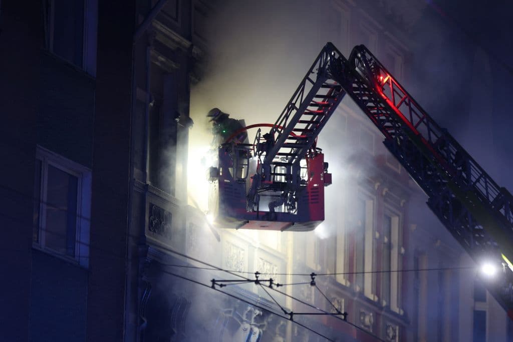 feuerwehr-gruenewalder-strasse-brand-wohnhaus (13)