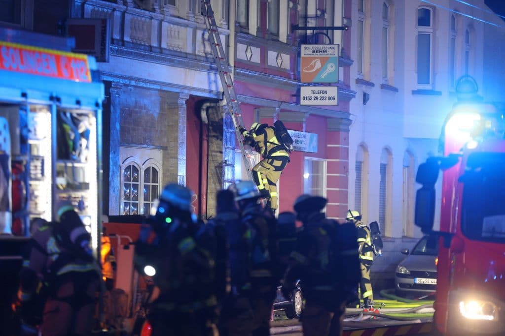 feuerwehr-gruenewalder-strasse-brand-wohnhaus (14)