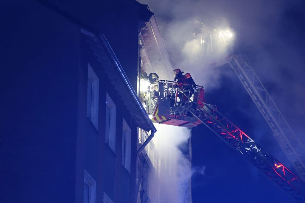 feuerwehr-gruenewalder-strasse-brand-wohnhaus (16)