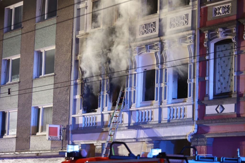 feuerwehr-gruenewalder-strasse-brand-wohnhaus (19)