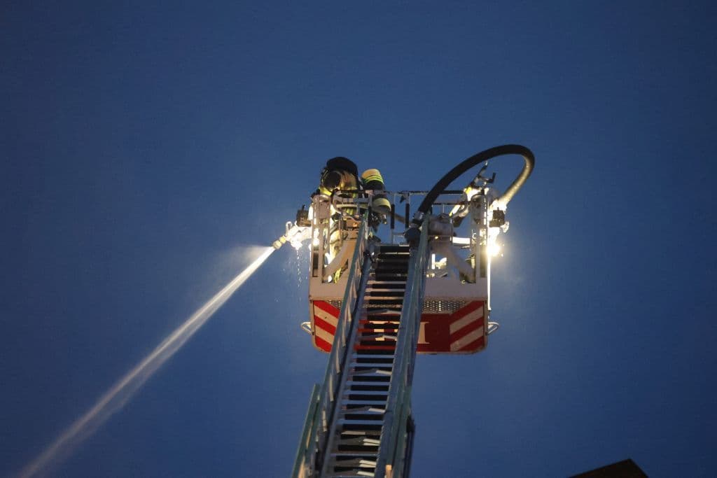 feuerwehr-gruenewalder-strasse-brand-wohnhaus (20)
