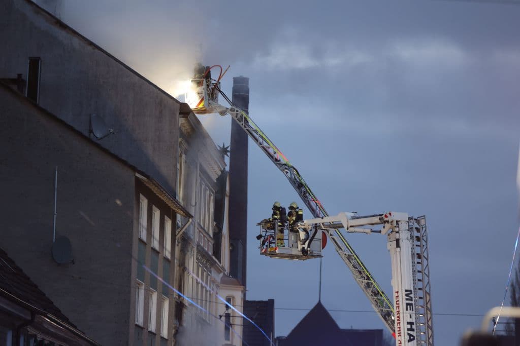 feuerwehr-gruenewalder-strasse-brand-wohnhaus (24)