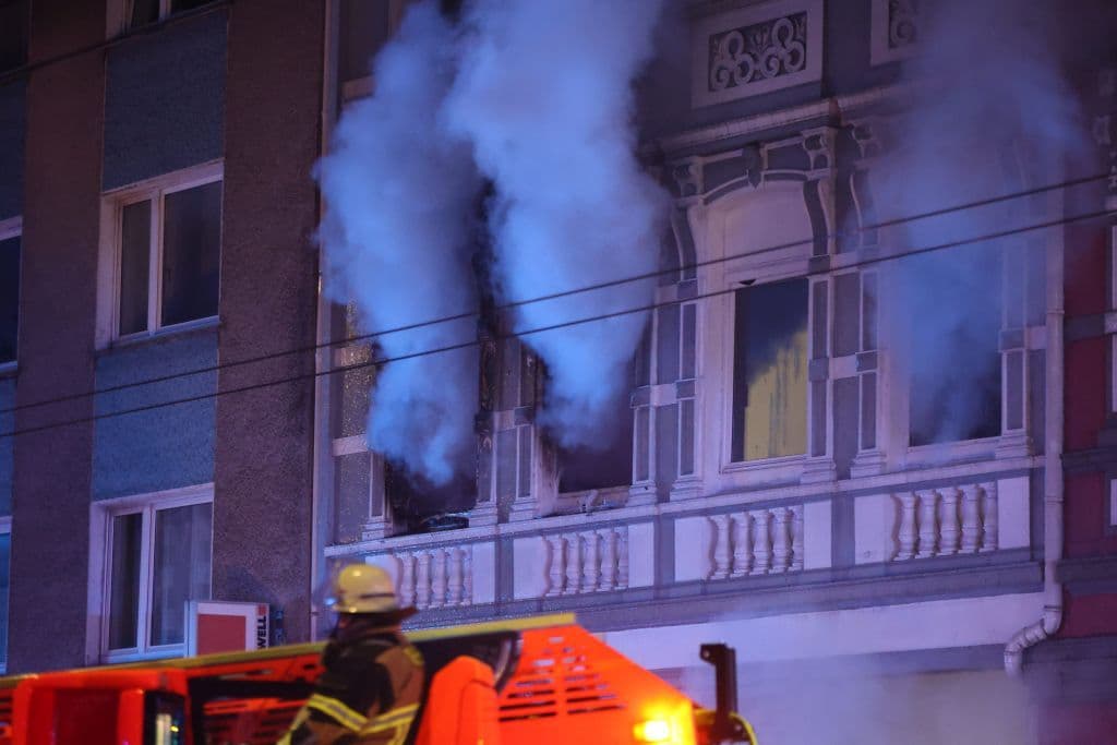 feuerwehr-gruenewalder-strasse-brand-wohnhaus (3)