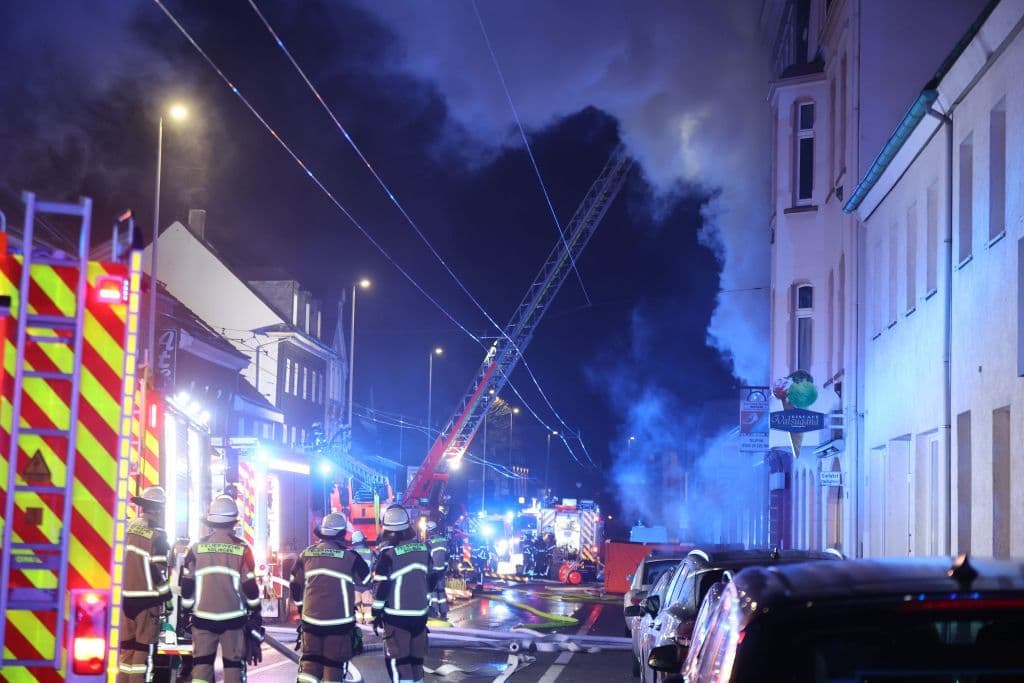 feuerwehr-gruenewalder-strasse-brand-wohnhaus (4)