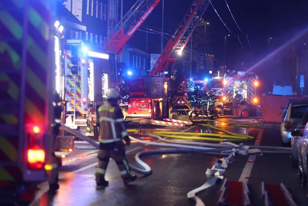 feuerwehr-gruenewalder-strasse-brand-wohnhaus (7)