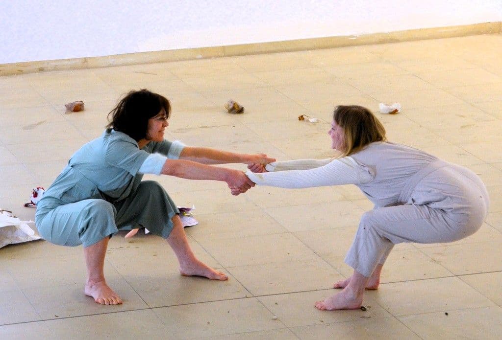 Ganz-dünnes-Eis-Kunstperformance - 6