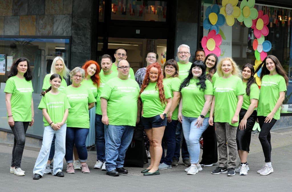 helfende-schirme-solingen-kindertag-linkgasse (1)