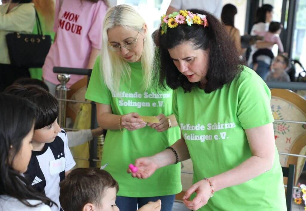 helfende-schirme-solingen-kindertag-linkgasse (14)
