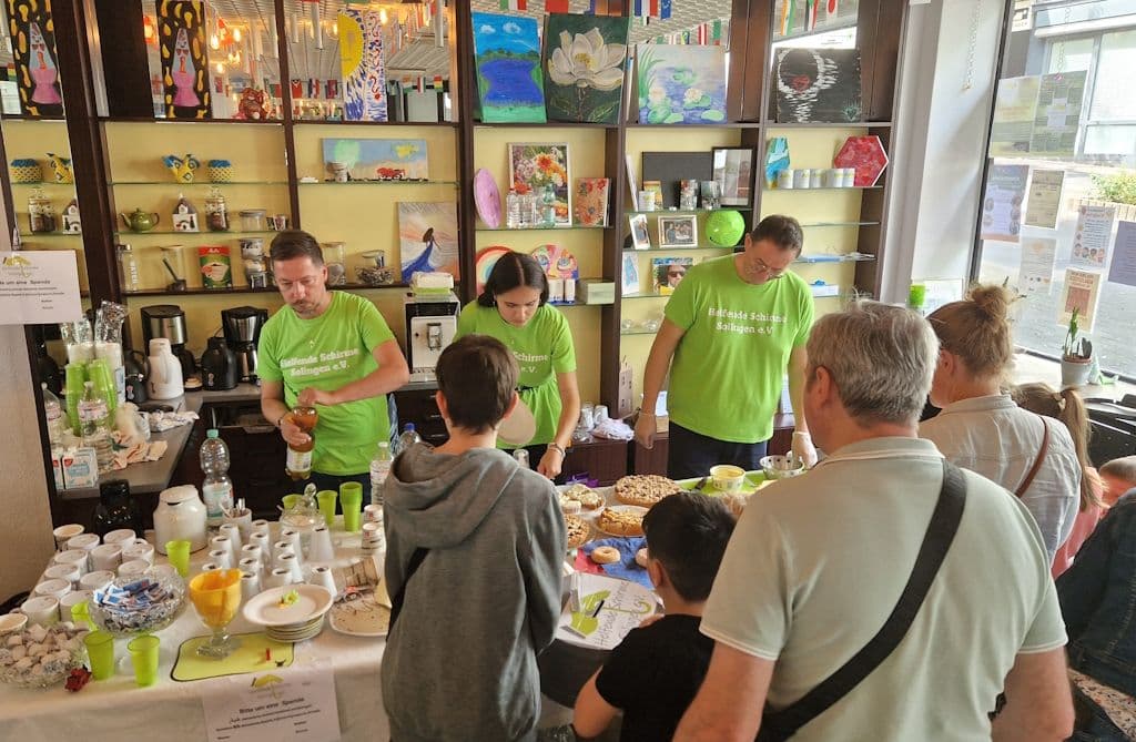 helfende-schirme-solingen-kindertag-linkgasse (19)