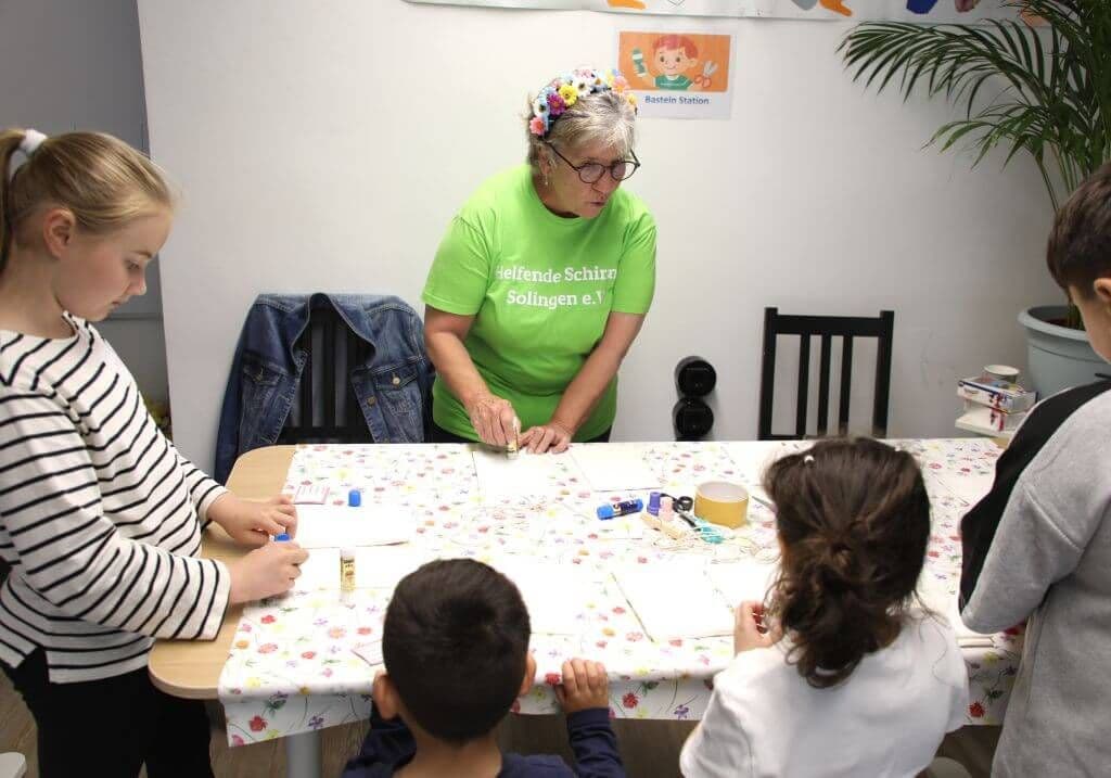 helfende-schirme-solingen-kindertag-linkgasse (4)