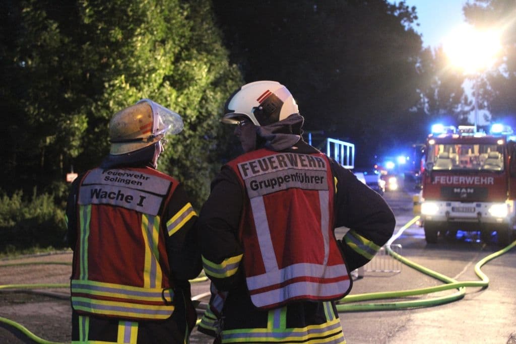 In Oberburg brannten am Dienstagabend 80 Heuballen. (Foto: © Tim Oelbermann)