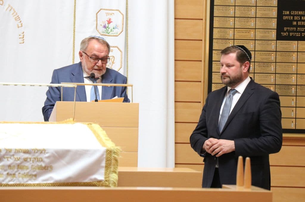 juedisches-neujahr-synagoge-kurzbach-goldene-menorah-2022 (4)