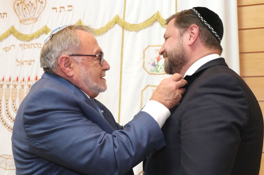 juedisches-neujahr-synagoge-kurzbach-goldene-menorah-2022 (5)