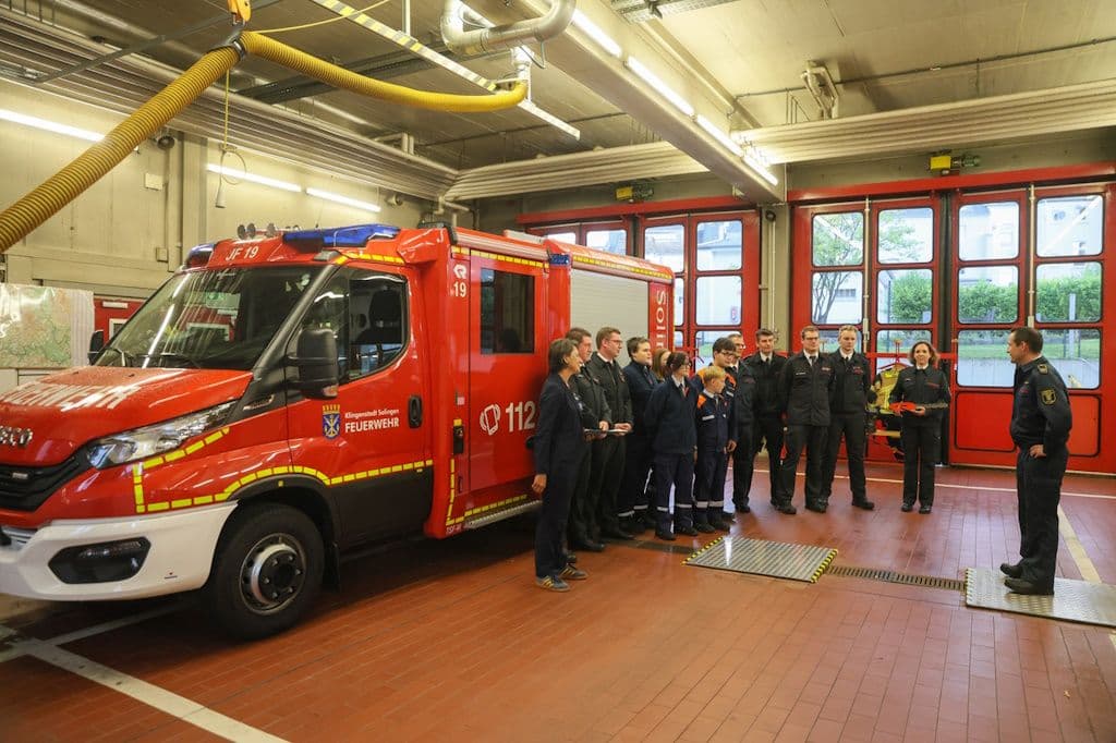 jugendfeuerwehr-neues-koeschfahrzeug (2)