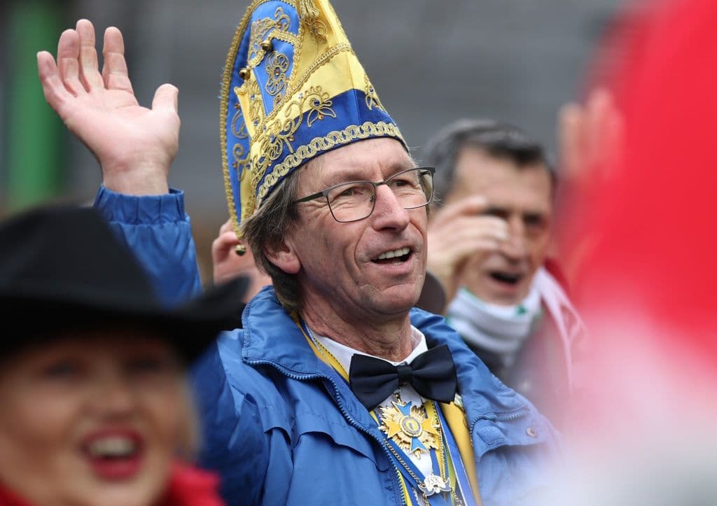 karneval-weiberfastnacht-rathaus-2023 (3)