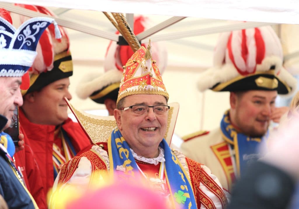 karneval-weiberfastnacht-rathaus-2023 (4)