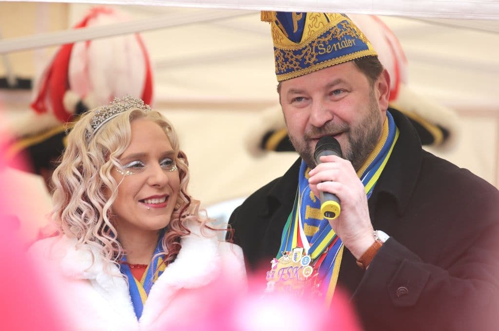 karneval-weiberfastnacht-rathaus-2023 (5)