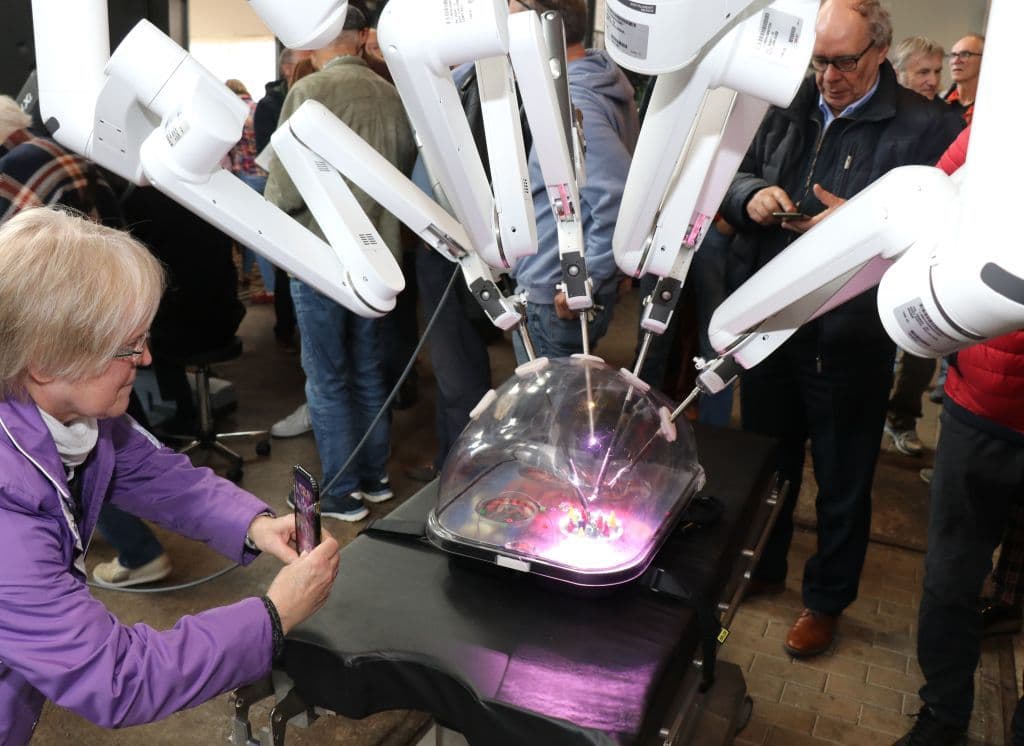 klinikum-alte-maschinen-halle-da-vinci-op-roboter (17)