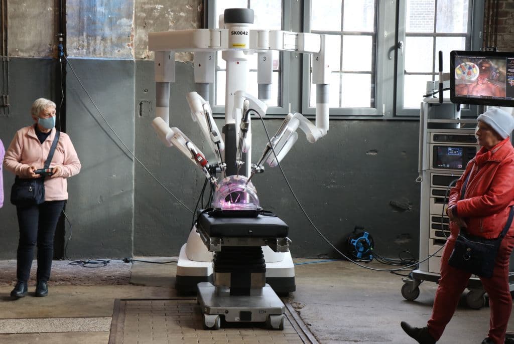 klinikum-alte-maschinen-halle-da-vinci-op-roboter (8)