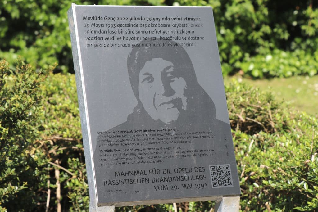 mildred-scheel-schule-gedenken-brandanschlag-stelen (5)
