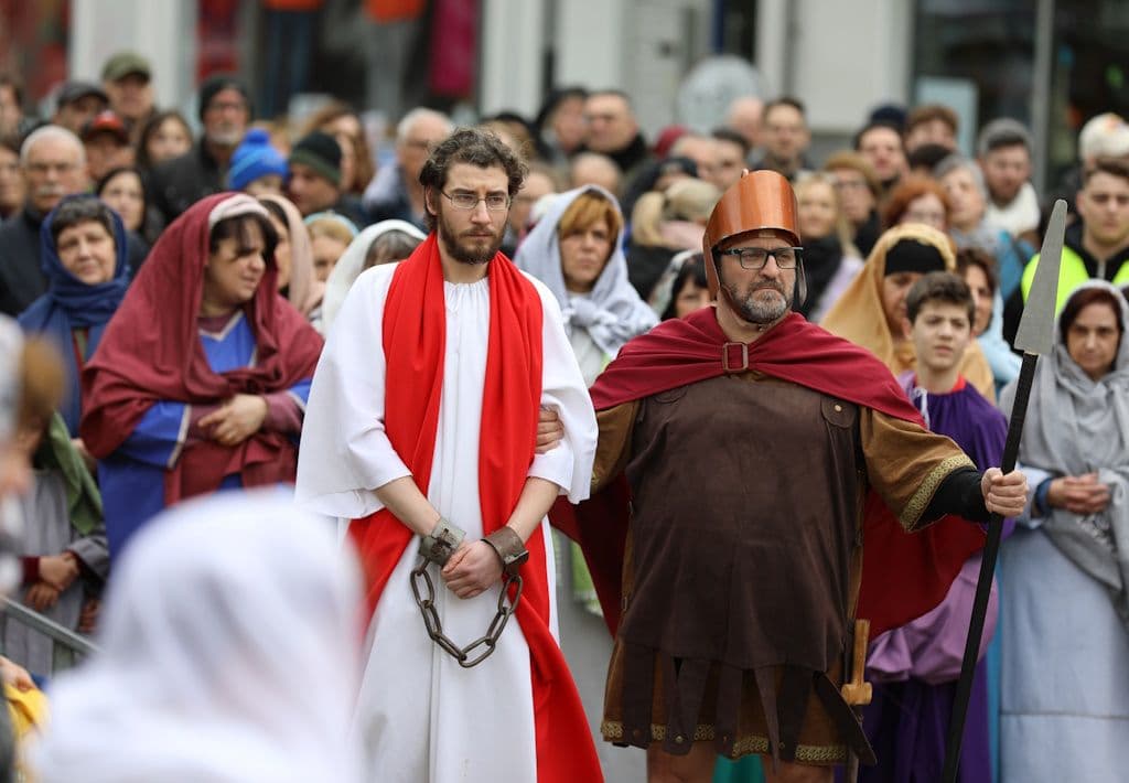 missione-cattolica-italiana-karfreitag-jesus-passionsweg-wald (10)