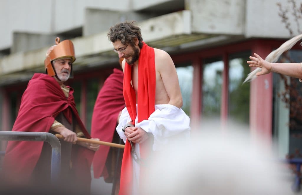 missione-cattolica-italiana-karfreitag-jesus-passionsweg-wald (12)