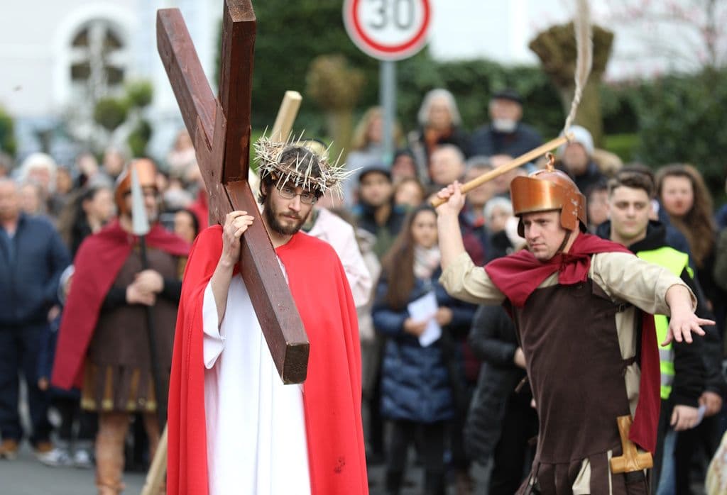 missione-cattolica-italiana-karfreitag-jesus-passionsweg-wald (15)