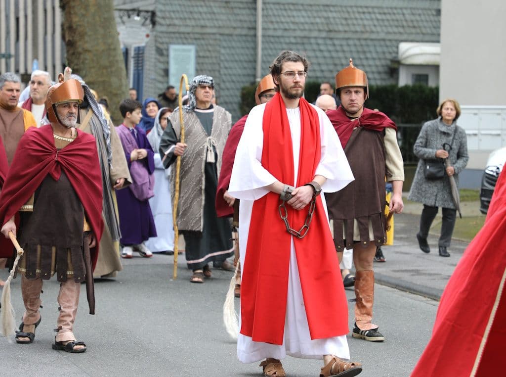 missione-cattolica-italiana-karfreitag-jesus-passionsweg-wald (5)