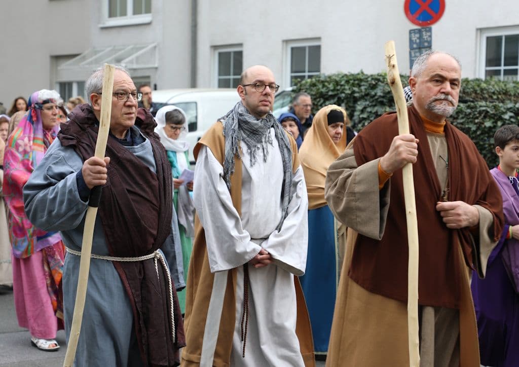 missione-cattolica-italiana-karfreitag-jesus-passionsweg-wald (7)