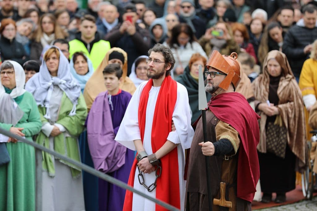 missione-cattolica-italiana-karfreitag-jesus-passionsweg-wald (9)