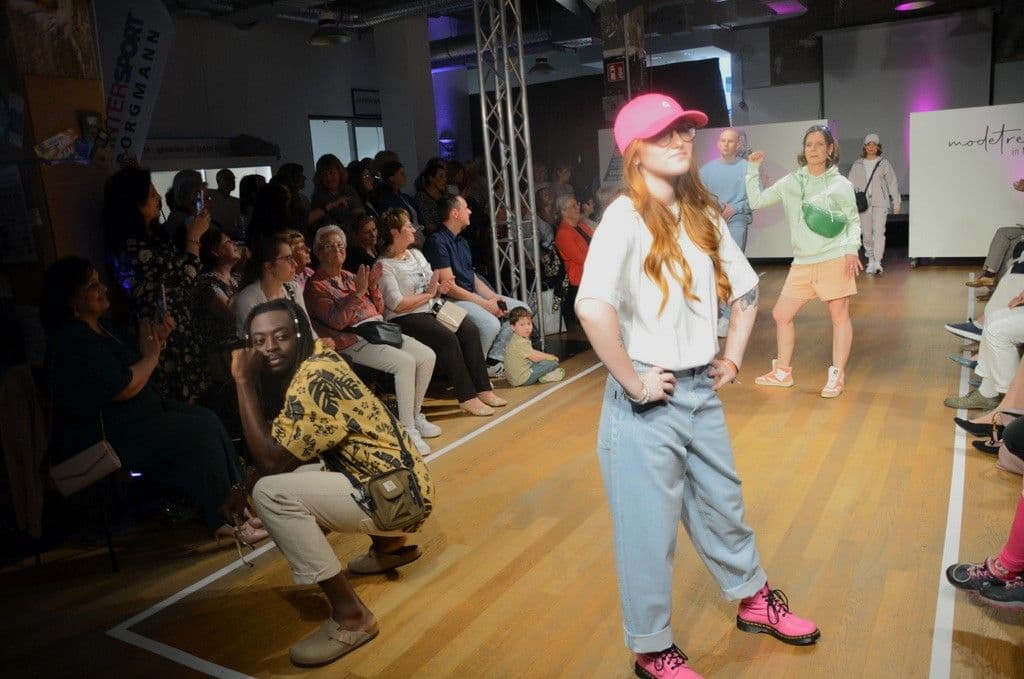 Modetrends-Modenschau-Einzelhandel - 35