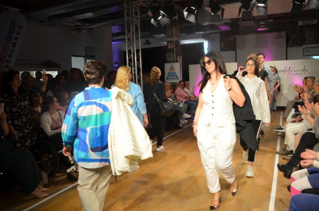 Modetrends-Modenschau-Einzelhandel - 39