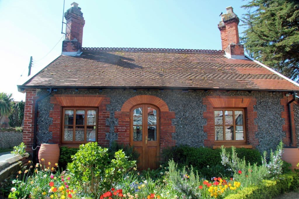 Eines der schmucken Häuser in Weybourne. (Foto © S. Grünwald)
