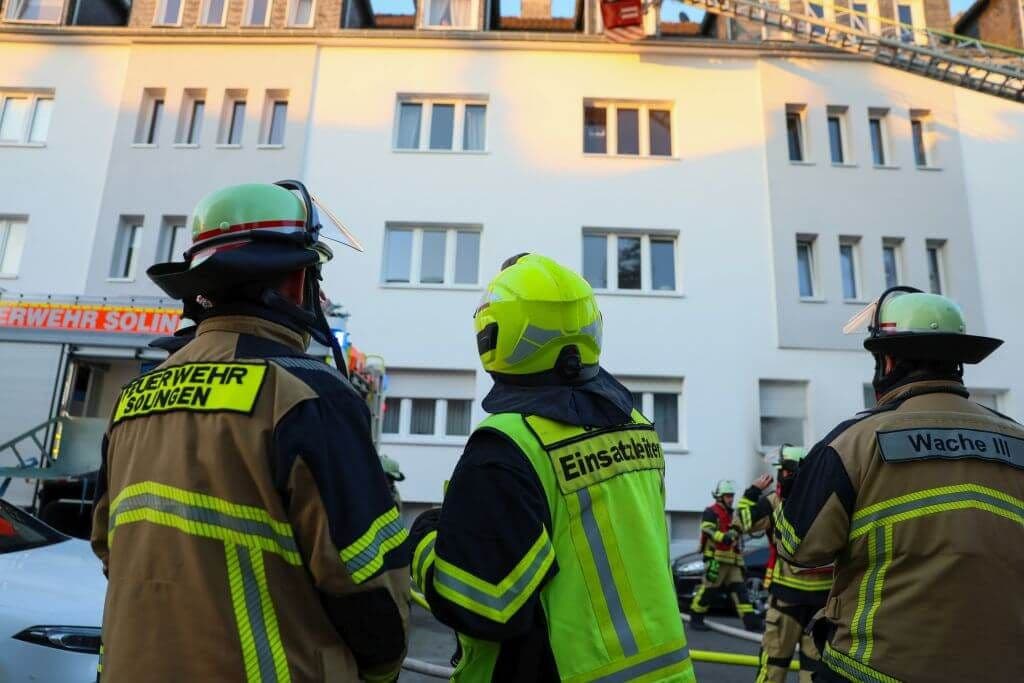 Zwei Schwerverletzte nach Verpuffung und Kellerbrand - Hund gerettet