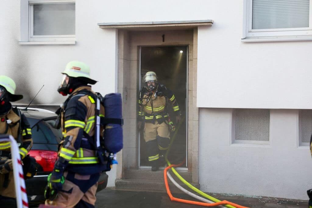 Zwei Schwerverletzte nach Verpuffung und Kellerbrand - Hund gerettet